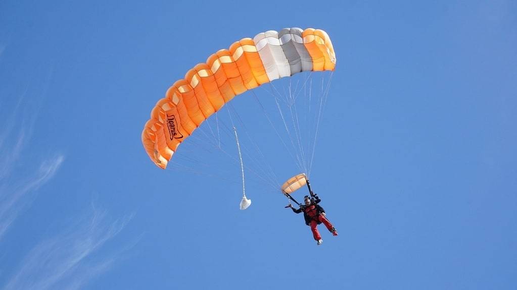 Vivez l&rsquo;adrénaline du saut en parachute près de Poitiers